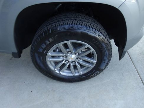 Used 2025 Chevrolet Colorado LT w/ LT Convenience Package AWD/4WD image 11