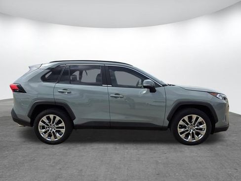 Used 2020 Toyota RAV4 XLE Premium image 3