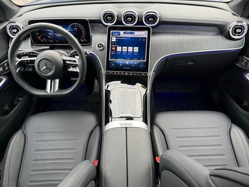 Used 2025 Mercedes-Benz GLC 350e 4MATIC image 4