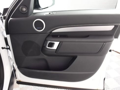 Used 2025 Land Rover Discovery Dynamic SE AWD/4WD image 18