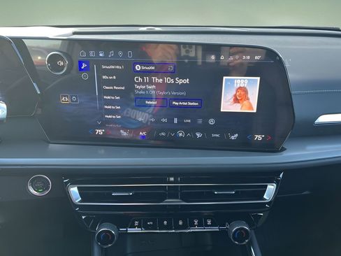 New 2026 Chevrolet Traverse LT w/ Driver Confidence Package image 13