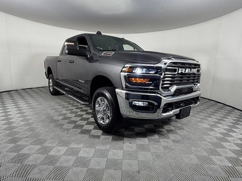 Certified 2025 RAM 2500 Big Horn AWD/4WD image 4