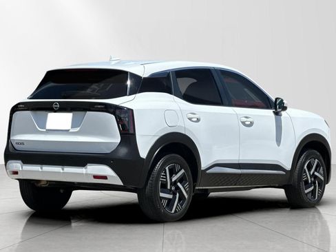 Used 2025 Nissan Kicks SV FWD image 3