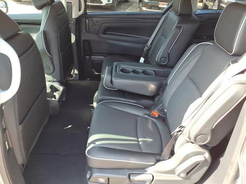 New 2026 Honda Odyssey Touring image 9