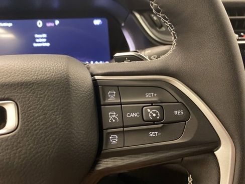 Used 2025 Jeep Grand Cherokee Laredo X w/ Luxury Tech Group I image 17