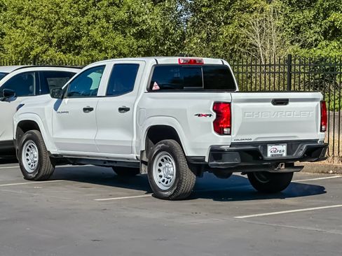 Used 2025 Chevrolet Colorado W/T AWD/4WD image 5