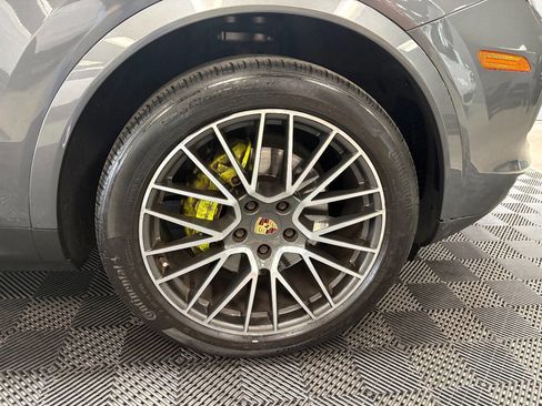 Used 2021 Porsche Cayenne E-Hybrid Coupe image 22