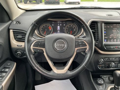 Used 2018 Jeep Cherokee Limited w/ High Altitude Package AWD/4WD image 11