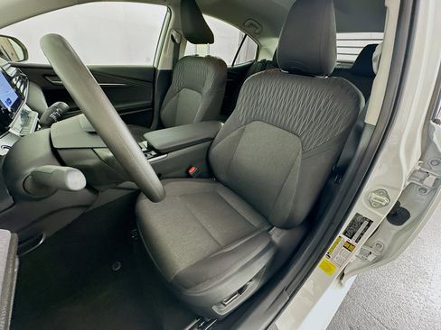 Used 2025 Toyota Camry LE image 13