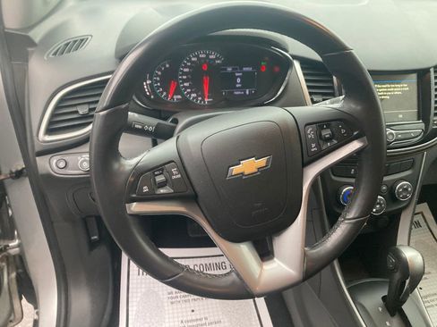 Used 2019 Chevrolet Trax LT w/ LT Convenience Package image 18