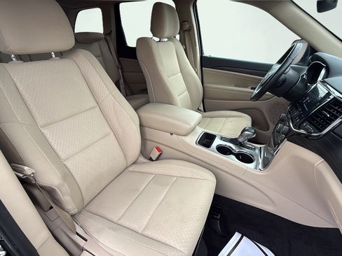 Used 2022 Jeep Grand Cherokee Laredo E AWD/4WD image 35