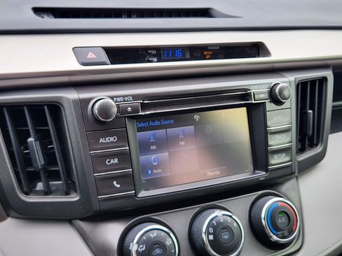 Used 2015 Toyota RAV4 LE image 20