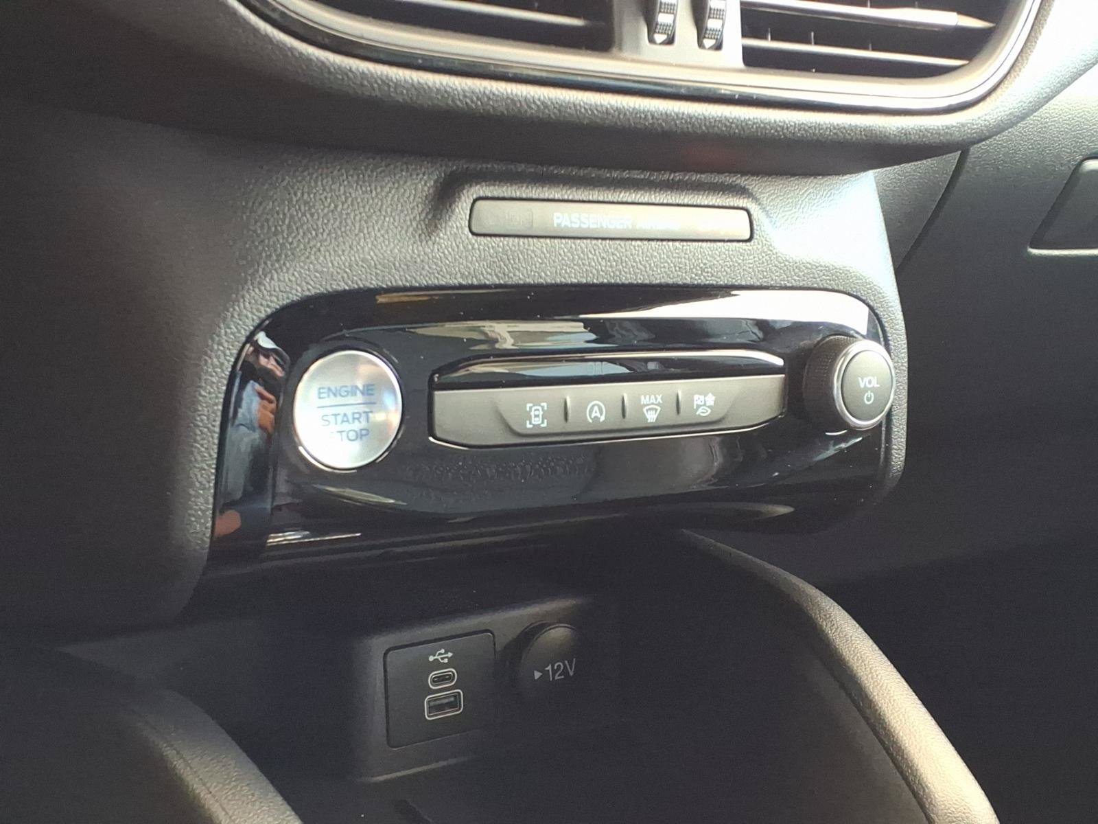 Used 2025 Ford Escape ST-Line w/ Tech Pack #1 FWD image 10