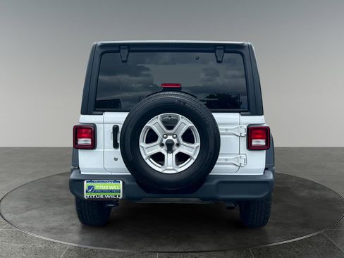 Used 2018 Jeep Wrangler Sport AWD/4WD image 9