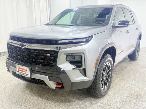 Used 2025 Chevrolet Traverse Z71 w/ Driver Confidence Package image 3