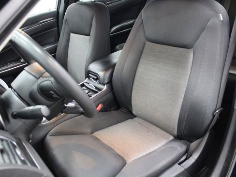 Used 2022 Chrysler 300 Touring w/ Sport Appearance Package RWD image 14