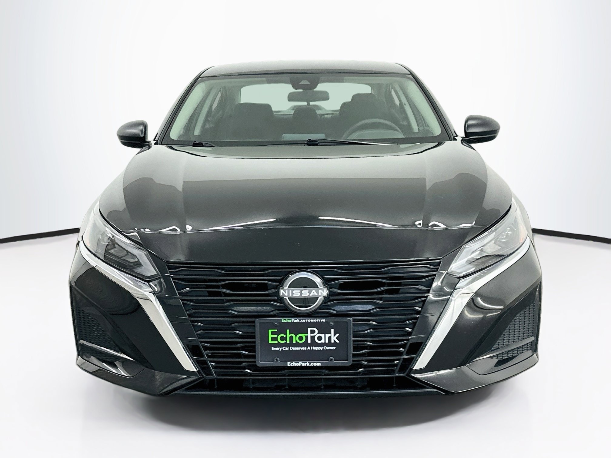 Used 2025 Nissan Altima 2.5 SV FWD image 2