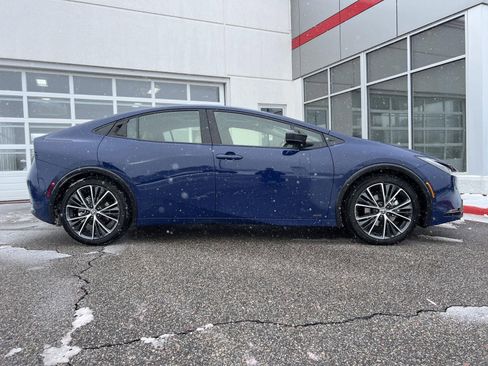 Used 2025 Toyota Prius XLE image 19