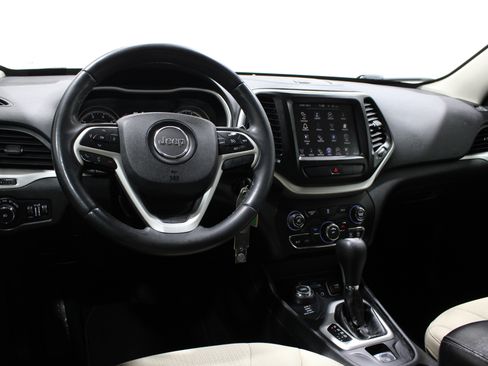 Used 2015 Jeep Cherokee Latitude AWD/4WD image 2