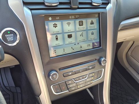Used 2018 Ford Fusion SE w/ Fusion SE Technology Package FWD image 33