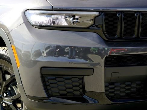 New 2025 Jeep Grand Cherokee L Altitude image 4