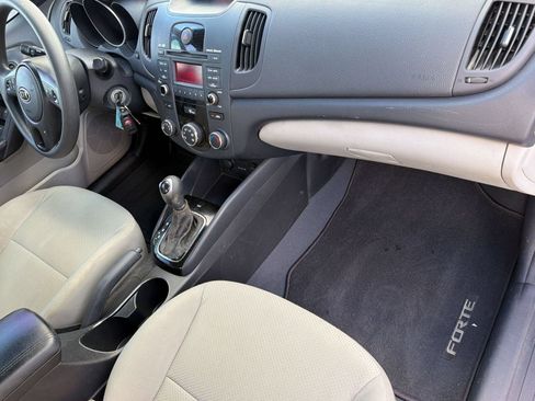 Used 2011 Kia Forte EX FWD image 35