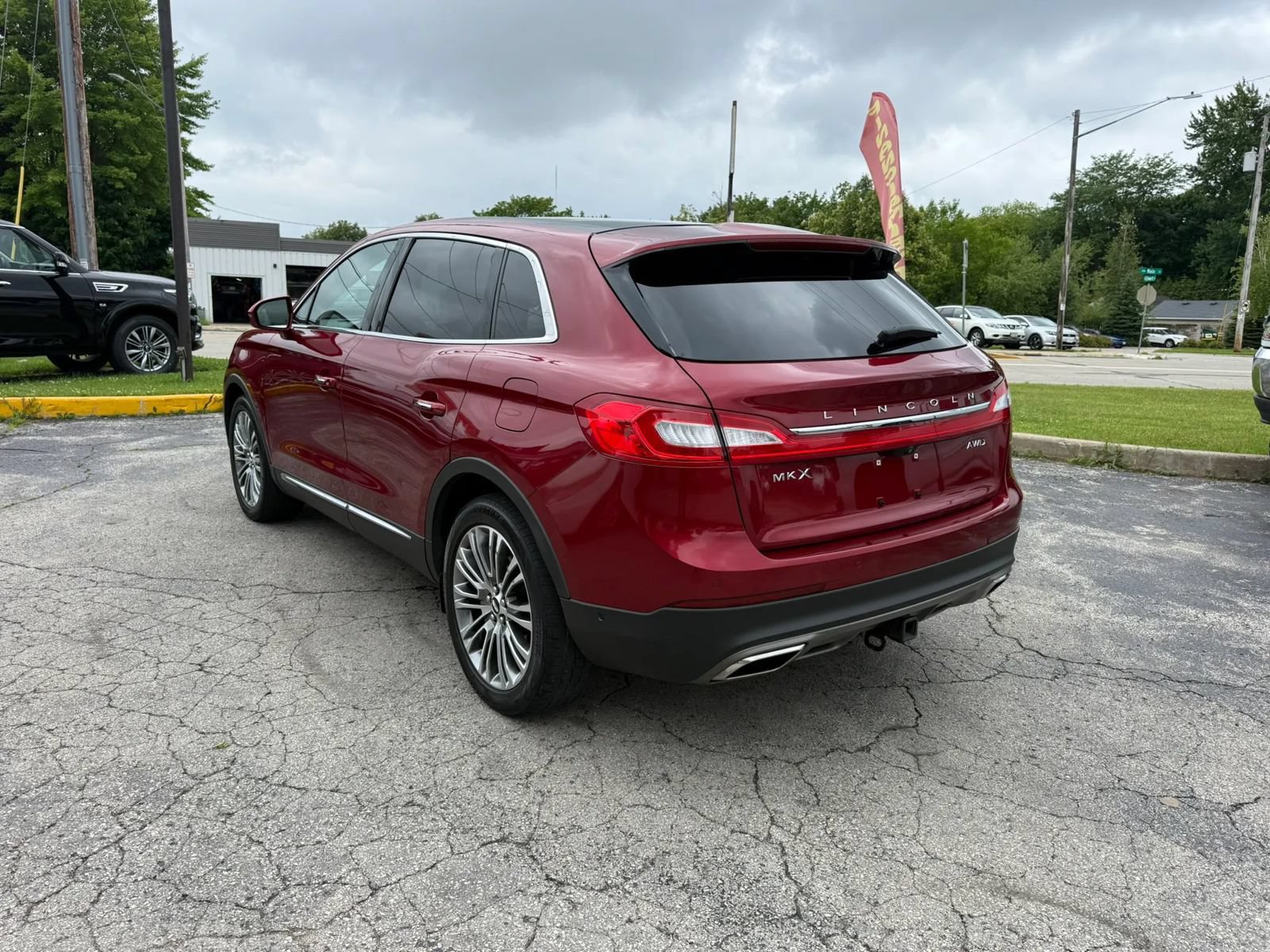 Used 2016 Lincoln MKX Reserve w/ Technology Package AWD/4WD image 3
