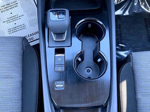 Used 2023 Nissan Rogue SV image 16