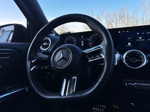 Used 2024 Mercedes-Benz GLB 250 GLB 250 image 23