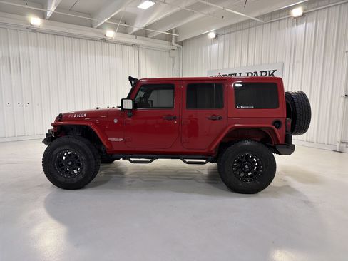 Used 2012 Jeep Wrangler Unlimited Rubicon w/ Dual Top Group AWD/4WD image 2