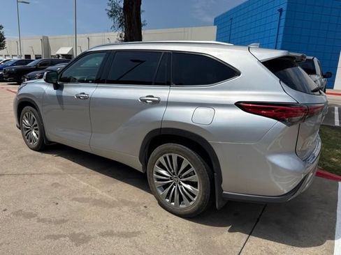 Used 2021 Toyota Highlander Platinum AWD/4WD image 5