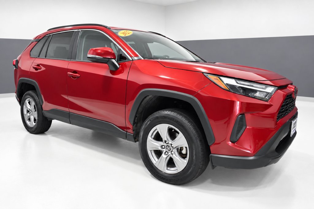 Used 2025 Toyota RAV4 XLE FWD image 7