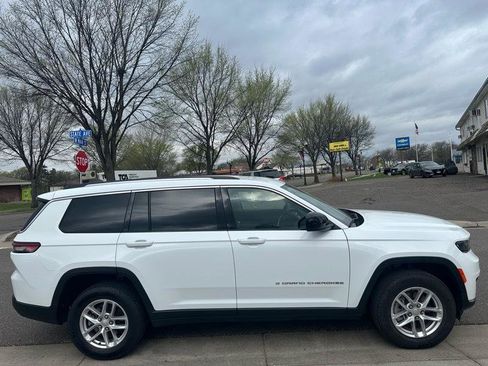 Used 2023 Jeep Grand Cherokee L Laredo image 4