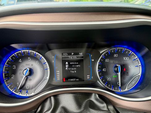 Used 2020 Chrysler Voyager L FWD image 15