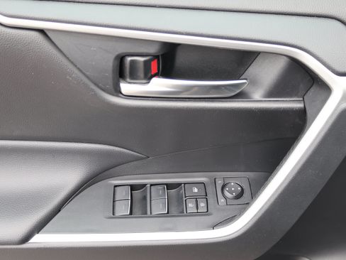 Certified 2024 Toyota RAV4 XLE FWD image 21
