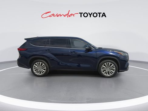 Used 2023 Toyota Highlander Platinum image 9