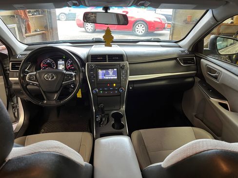 Used 2017 Toyota Camry SE image 13