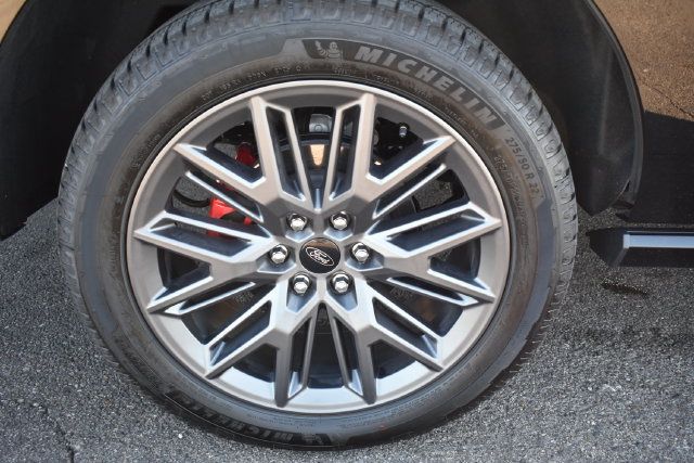 Used 2025 Ford Expedition Platinum w/ Stealth Performance Package AWD/4WD image 60