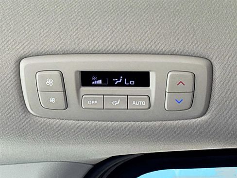 Used 2025 Kia Carnival FWD image 25