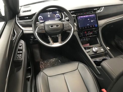 New 2025 Jeep Grand Cherokee Limited image 34