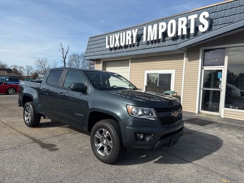 Used 2017 Chevrolet Colorado Z71 AWD/4WD image 2