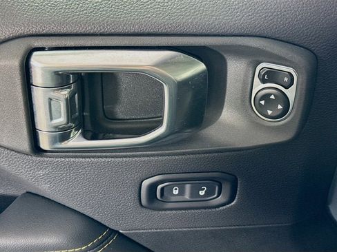 Used 2025 Jeep Gladiator Sport image 17