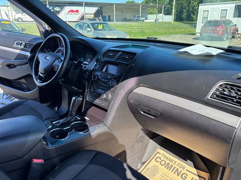 Used 2017 Ford Explorer XLT AWD/4WD image 26