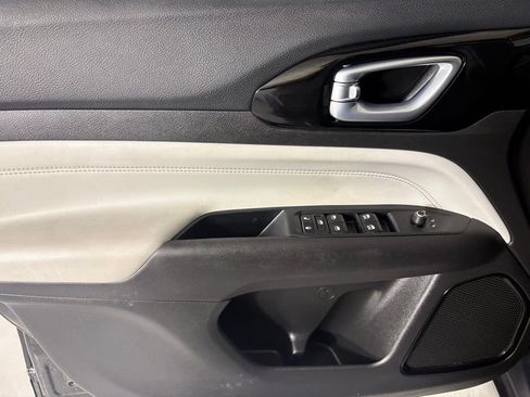 Used 2025 Jeep Compass Limited AWD/4WD image 19