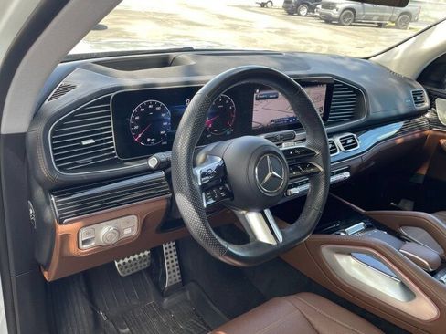 Used 2024 Mercedes-Benz GLS 450 4MATIC image 6