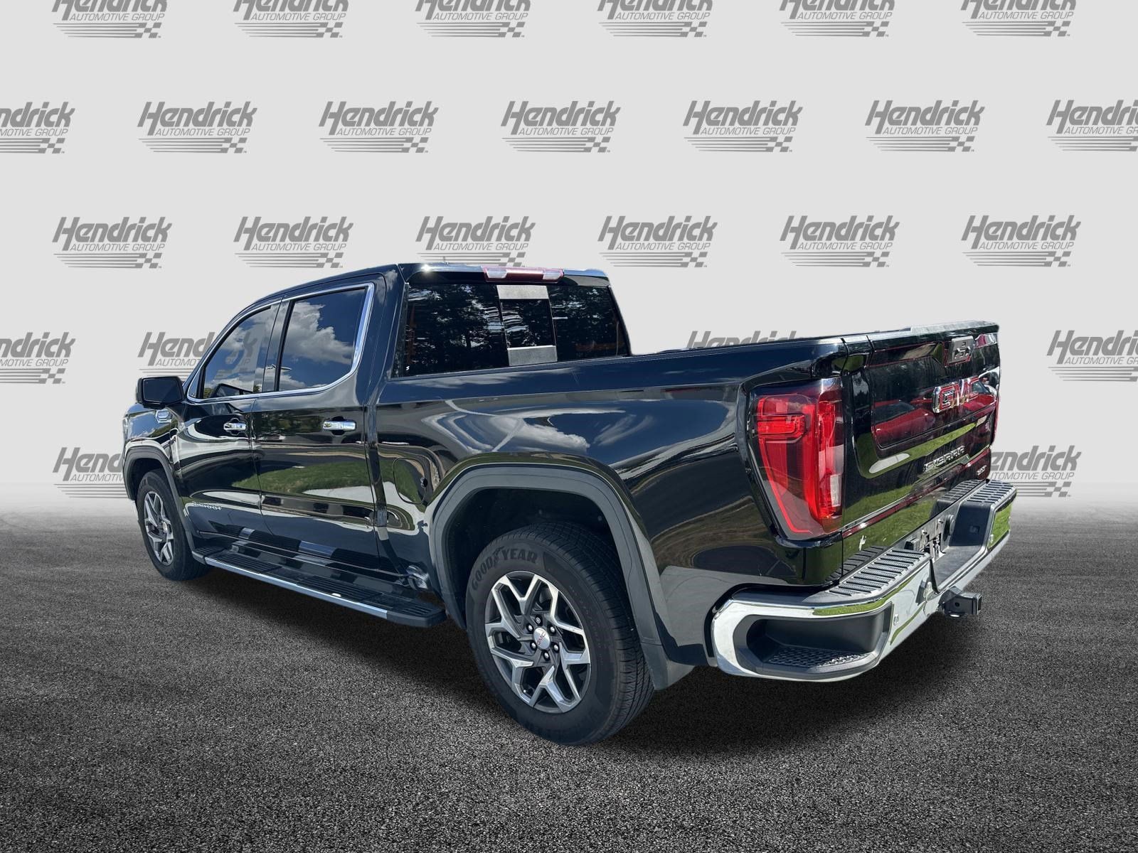Used 2022 GMC Sierra 1500 SLT RWD image 8