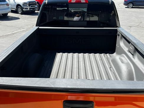 Used 2018 GMC Sierra 1500 SLT w/ All Terrain Package AWD/4WD image 9