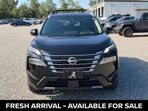 Used 2025 Nissan Rogue Platinum w/ Platinum Premium Package FWD image 2