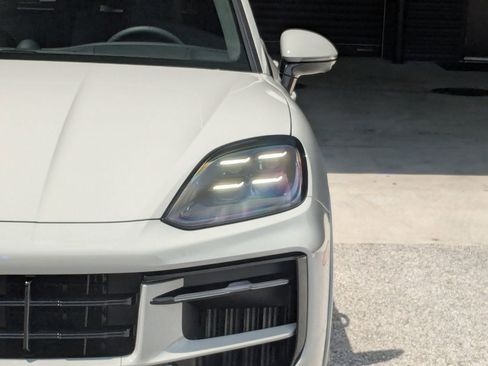 New 2026 Porsche Cayenne GTS AWD/4WD image 12