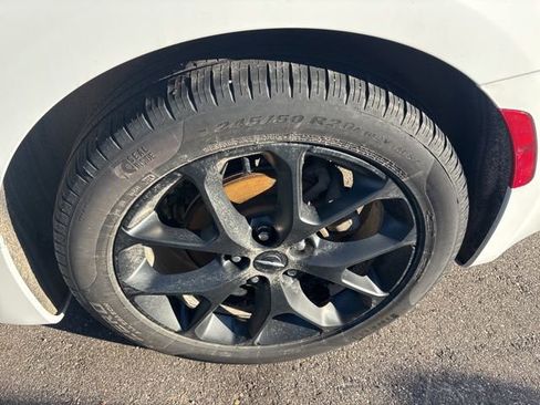 Used 2025 Chrysler Pacifica Limited image 11